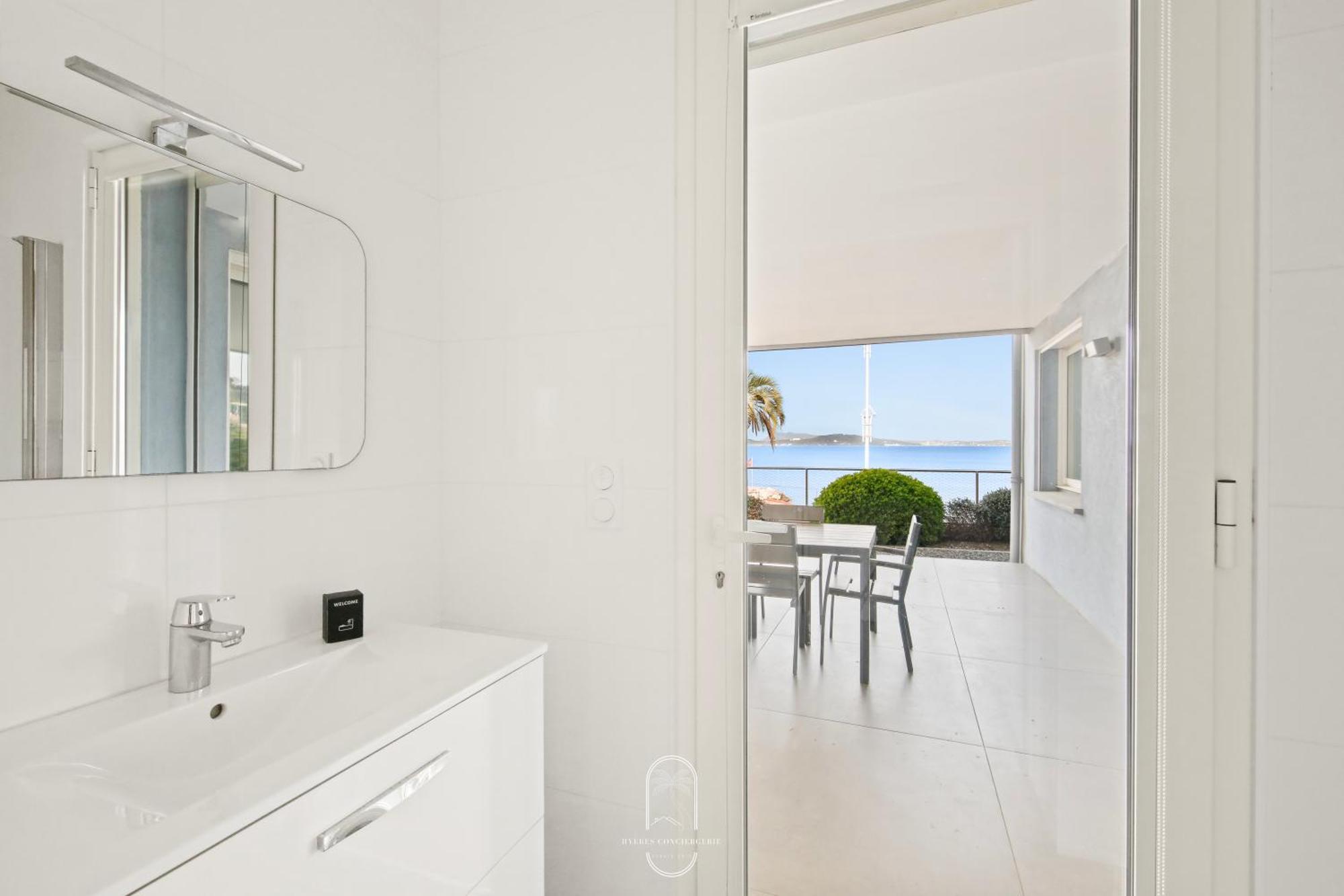 Villa Antoine Appartement Rdj Vue Mer Clim Wifi Parking Plage 50M La Garonne Le Pradet Exterior foto