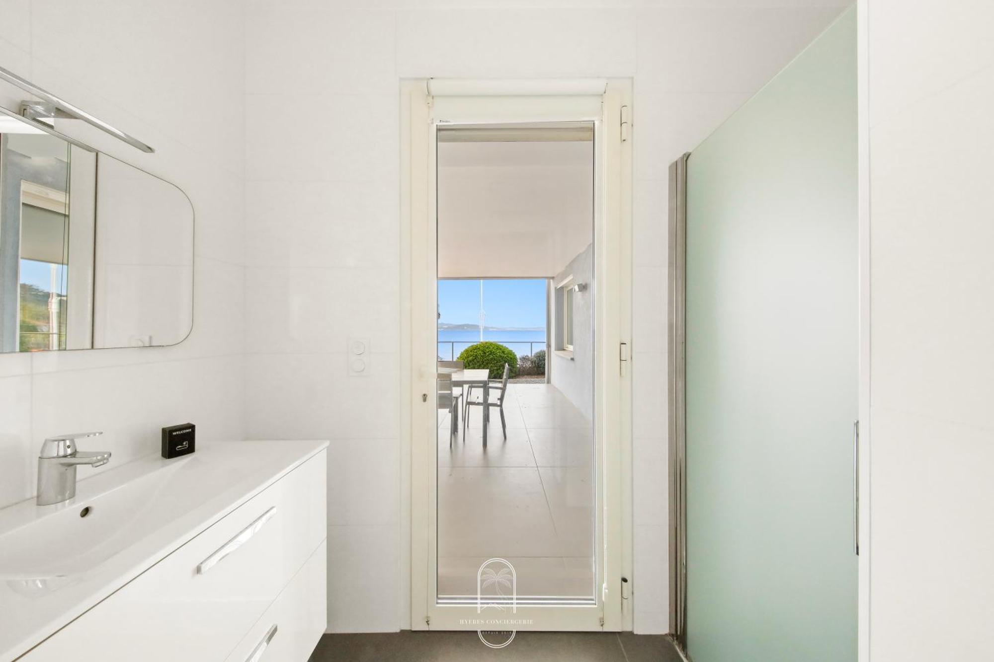 Villa Antoine Appartement Rdj Vue Mer Clim Wifi Parking Plage 50M La Garonne Le Pradet Exterior foto